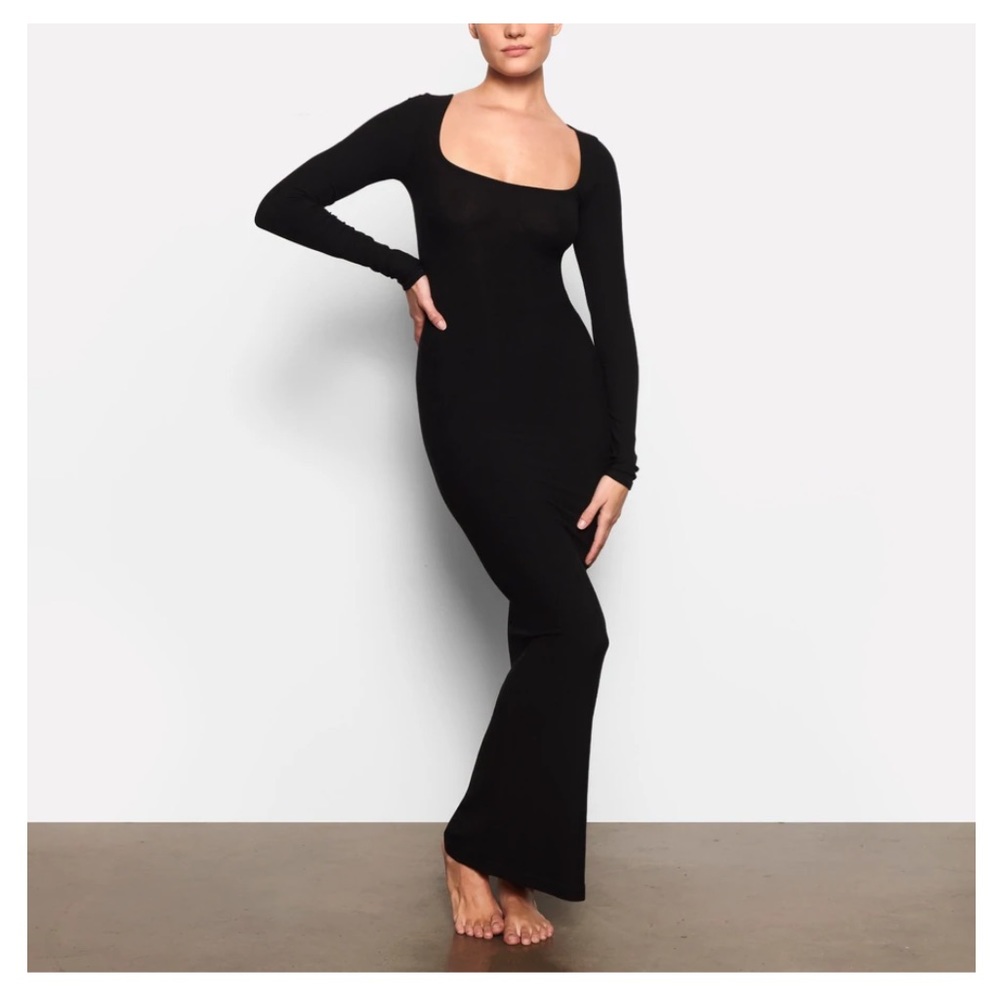 BNWT Skims soft lounge long sleeve dress. Black. Size L.